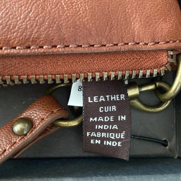 FRYE Colorblock Beanie and Genuine Leather Wristlet Set  Brand New In Box - Picture 11 of 16